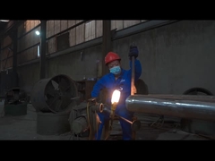 스테인레스 스틸 튜브 원료는 결함을 제거하기 위해 생산 전에 닦습니다.